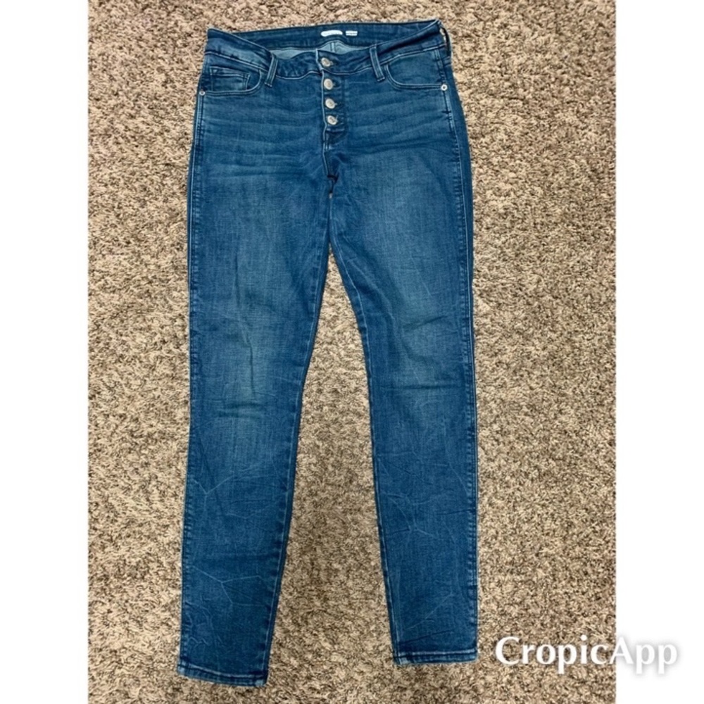 Mid-Rise ON Rockstar Jeans